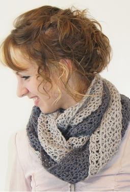 Crochet Double Twist Cowl 