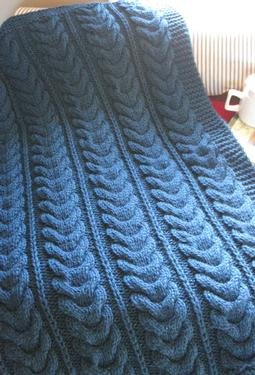 Horseshoe Cable Throw
