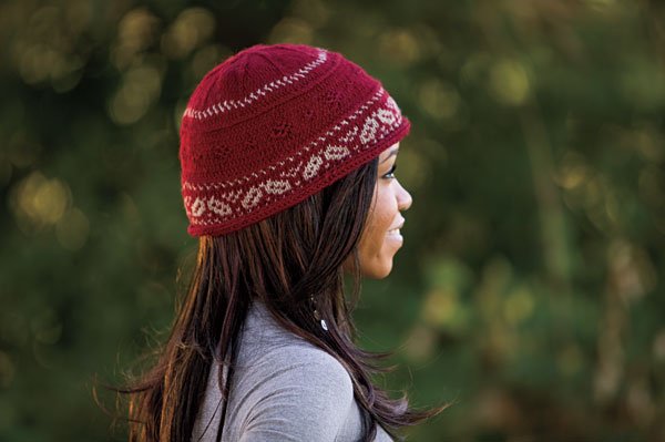 Holly-Leaves-and-Berries Hat Pattern